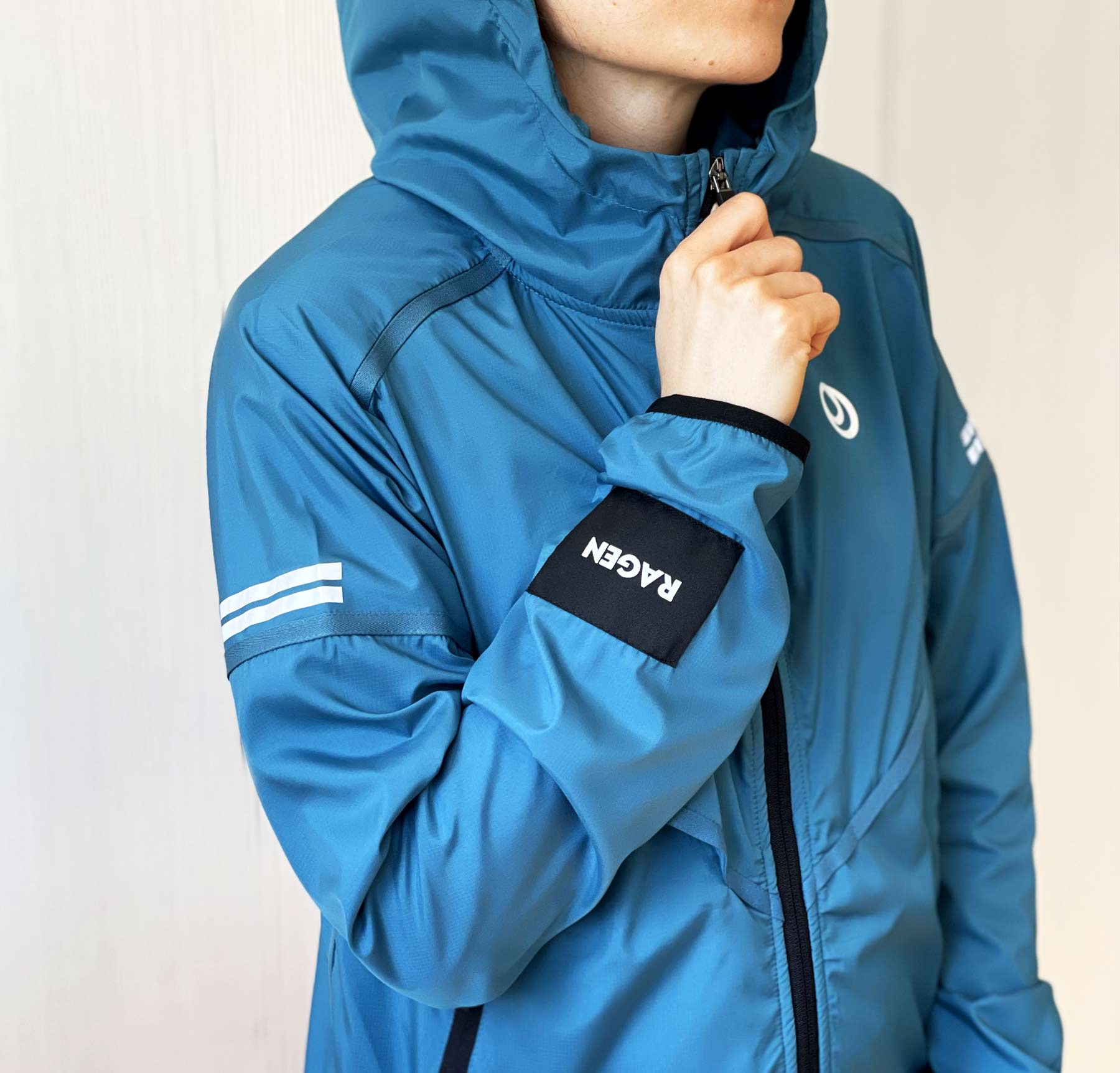 RŌNIN Performance Running Jacket Women - Navy/Light Blue